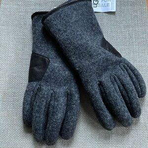 UGG Gloves New NWT Dillard’s Exclusive Medium Leather Wool Great Gift! Soft Warm